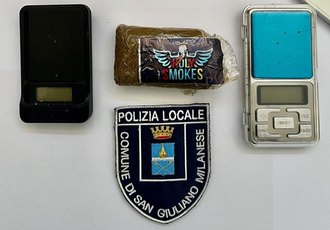 Droga e bilancini sequestrati al pusher 21enne 