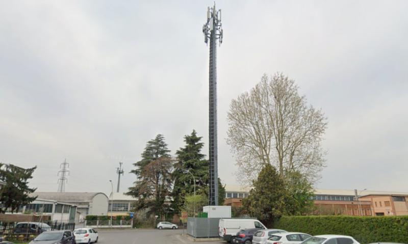 La struttura con le antenne del 5g 
