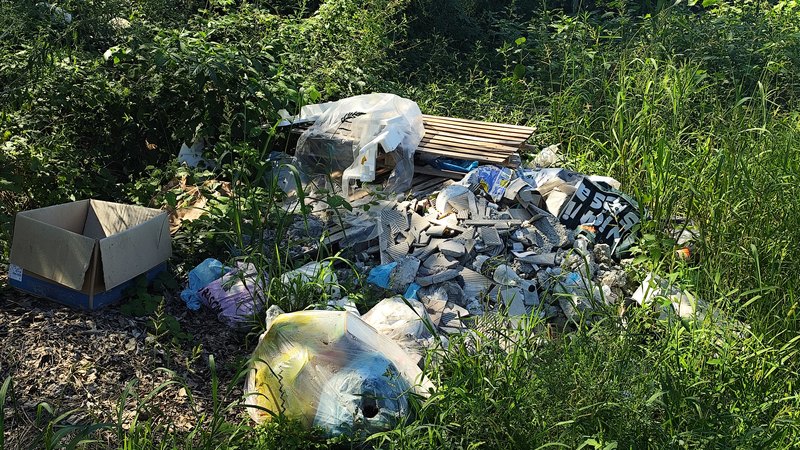 La discarica segnalata da Gioventù nazionale e Fratelli d'Italia Peschiera Borromeo 