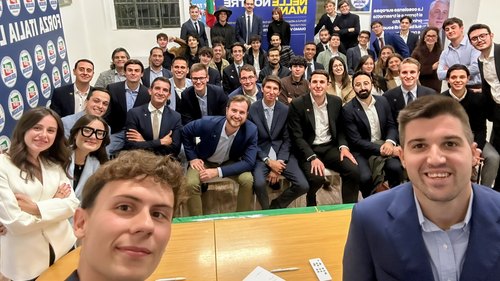 Il gruppo di Forza Italia Giovani di Milano 