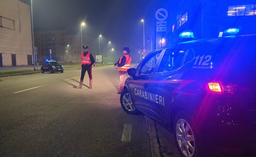 I militari dell'Arma impegnati nella maxi operazione di questa notteiungere il titolo 
