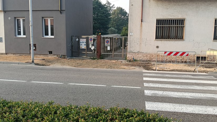 Via XXV Aprile, i residenti prigionieri dei cantieri 