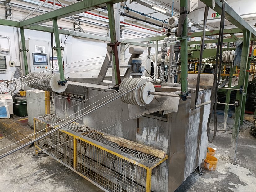 Una fase della lavorazione negli stabilimenti di Peschiera Borromeo 