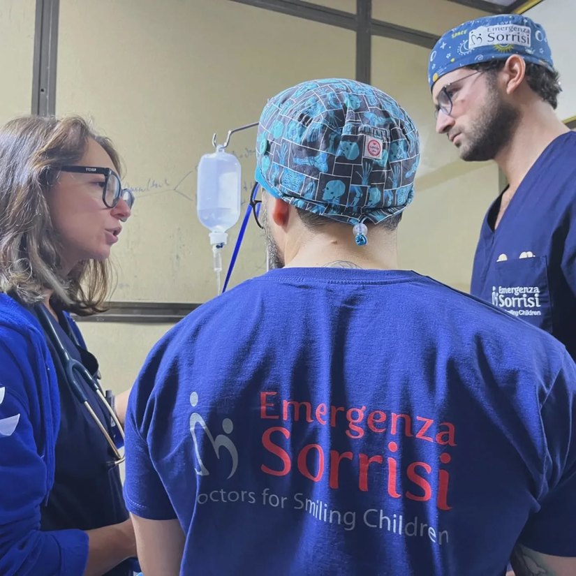 Foto dall'account Facebook di Ong Emergenza Sorrisi 