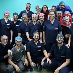 Alberto Diazzi (cerchiato in rosso) nella foto di gruppo dell'ONG Emergenza Sorrisi 