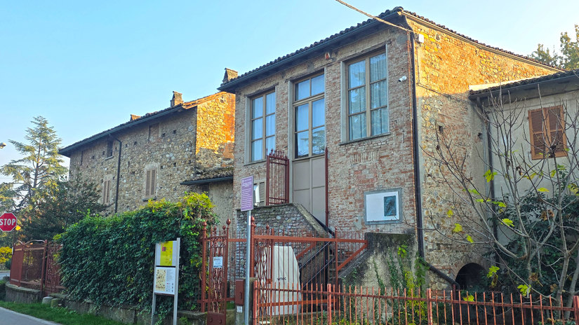 La casa natale con annesso lo studio dell'artista. Photo: Stefano Brigati 