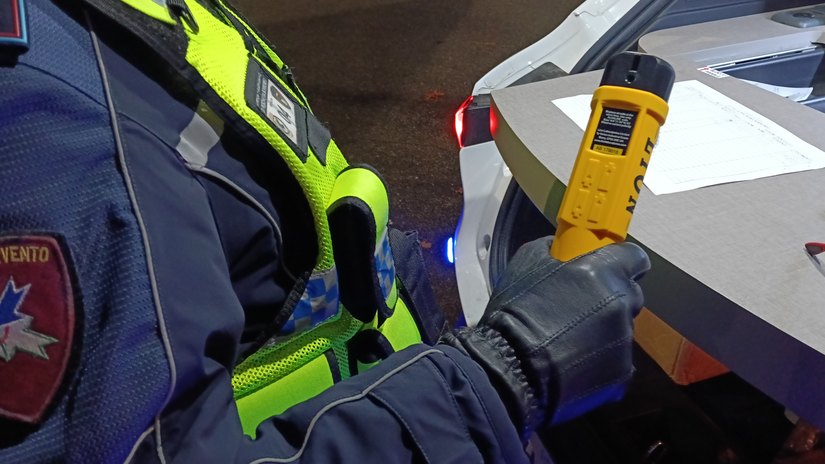 L'alcool test preliminare usato dalla Polizia locale di Peschiera Borromeo 