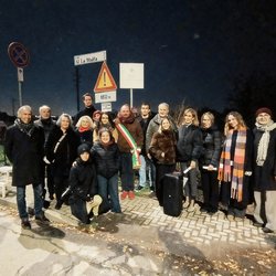 La foto delle autorità con i famigliari di Julia Olga 