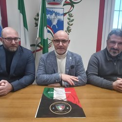Al centro il Sindaco Giovanni Carmine Fabiano, a sinistra Allessandro Bonfanti e a destra Francesco Boerchi 