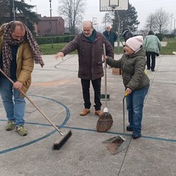 Il sindaco Andrea Coden guida i volontari al Parco dell'Esagono 