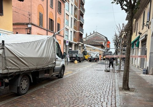 Uno scorcio di via Zuavi durante i lavori 