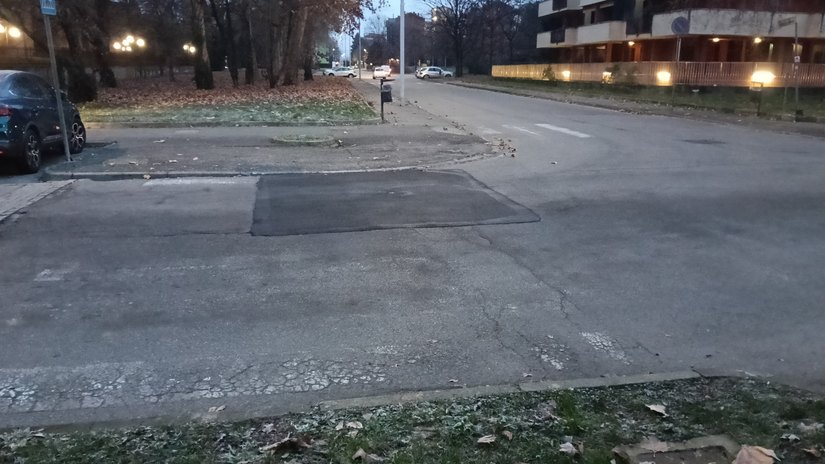 Il passaggio pedonale all'incrocio con via San Francesco 