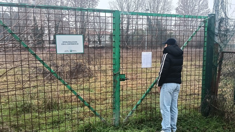 Lo stato di abbandono e degrado in cui versa il campo 