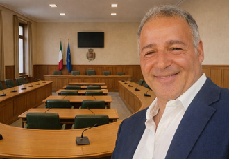 Nunzio Ruzzo nella Sala del Consiglio 