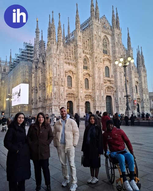 Gli atleti in tour a Milano 