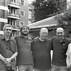In una foto scatatta da Boris Susanj nel 2025 alcuni dei fondatori del progetto civico innovativo, da sinistra: 