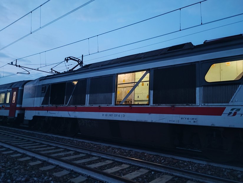Il treno fermo a Tavazzano (LO) 