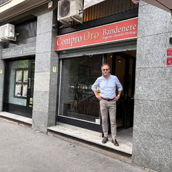 L'ingresso del negozio di Milano in 