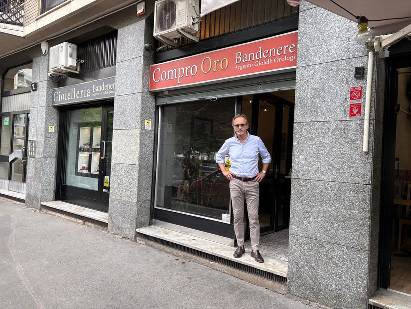 L'ingresso del negozio di Milano in 