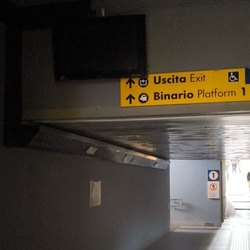 Il sottopasso al buio e con i monitor spenti 