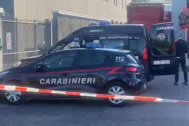 I carabinieri sul luogo del tragico ritrovamento 
