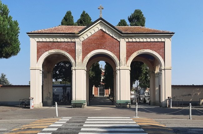 L'ingresso del cimitero di Melegnano 