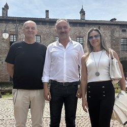 Vito Bellomo (al centro) con Paride Orfei e Sneja Nedeva 