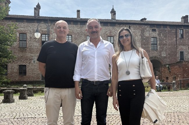 Vito Bellomo (al centro) con Paride Orfei e Sneja Nedeva 