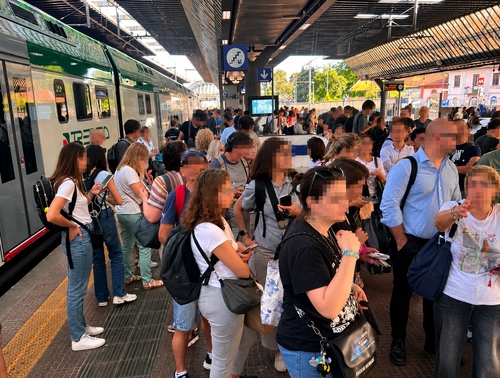Il caoso ieri pomeriggio alla stazione di Rogoredo 