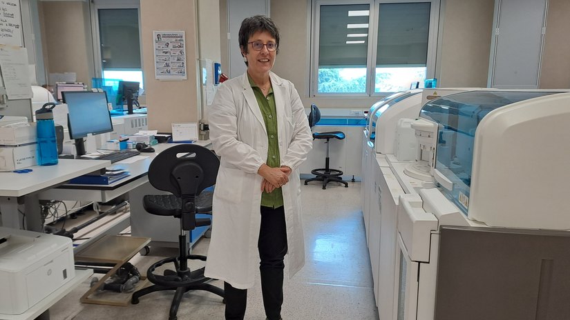 Anna Carobene in laboratorio 