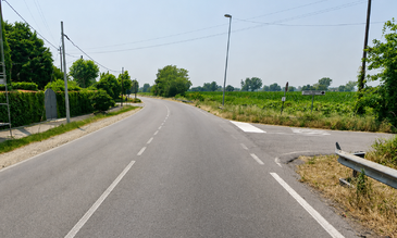 Ildoppio incrocio con la Sp Cerca, a destra si va a San Marino, a sinitsra a Zoate 