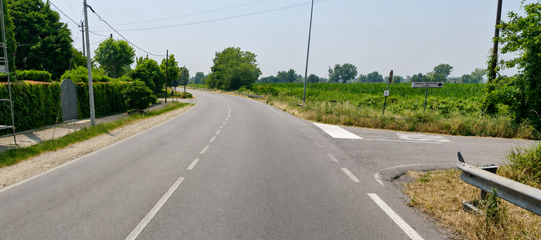 Ildoppio incrocio con la Sp Cerca, a destra si va a San Marino, a sinitsra a Zoate 