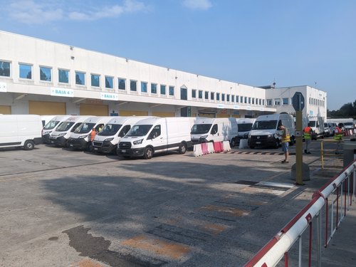 Presidio Amazon a Peschiera Borromeo nella frazione di Mezzate 