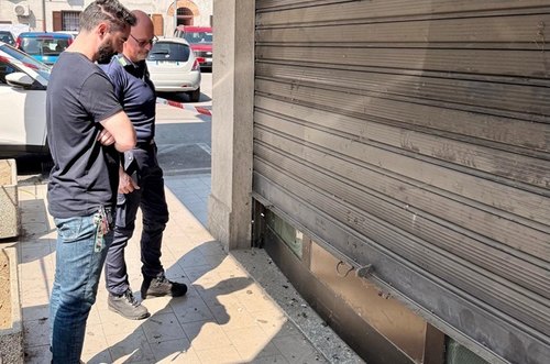 Il sindaco Michael Gola sul luogo dell'assalto 