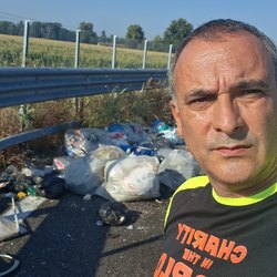 Simo Riva - Il turista spazzino 