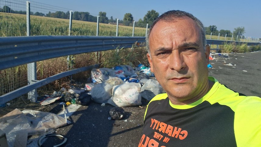 Simo Riva - Il turista spazzino 