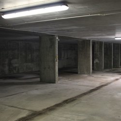 Alcuni dei posti auto nell’autorimessa interrata di via Curiel 