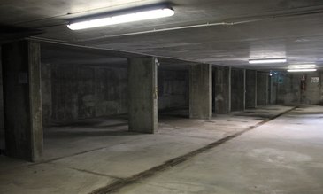 Alcuni dei posti auto nell’autorimessa interrata di via Curiel 