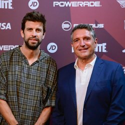 Gerard Pique con Luigi De Siervo amministratore delegato della Lega Serie A 
