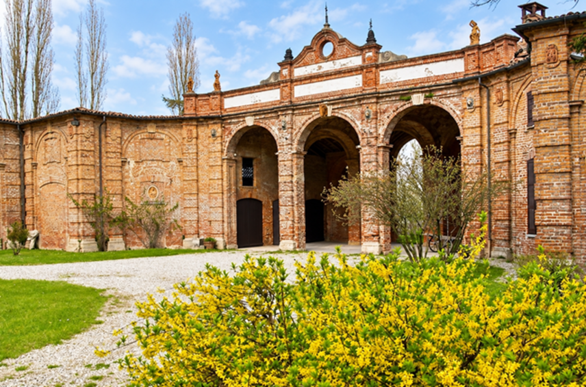 Il cortile interno di Rocca Brivio 