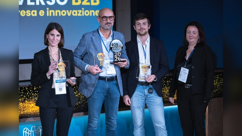Da sinistra Francesca Ricci di Rubinia, il vincitore del primo premio Seven Media e V Media al B2Best Award 2026 