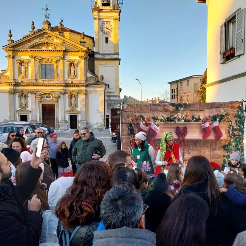 Una foto dell'evento di fine novemmbre davanti alla chiesa 