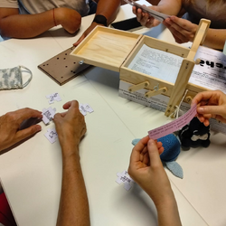 Un momento del laboratorio Gomitoli 