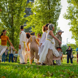 Il pubblico nel parco di Bam - Biblioteca degli Alberi Milano 
