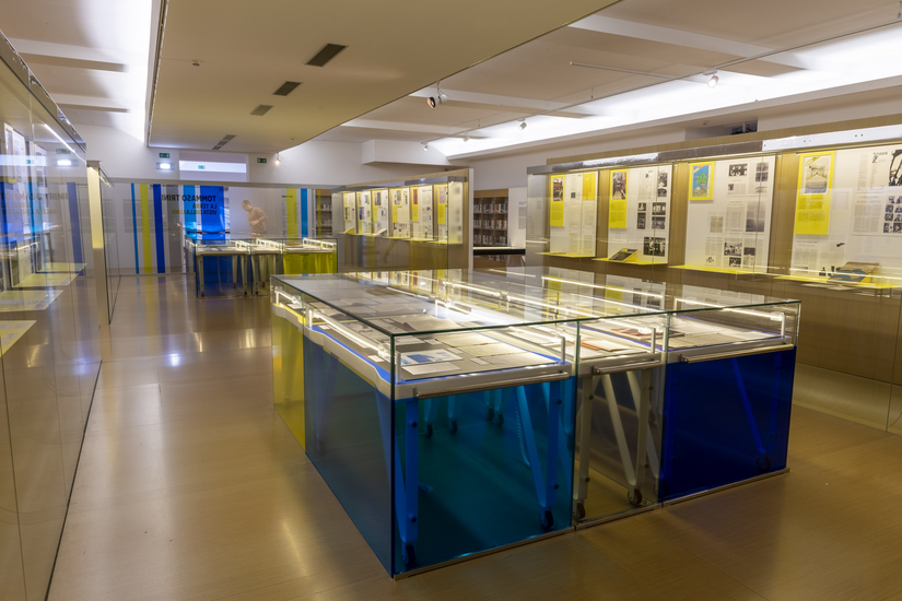 Tommaso Trini. La terra vista dalla luna, installation view 