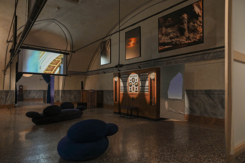 La mostra Guardare fino al cielo nella Sala degli Orologi 