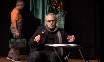 Una scena di Maurizio IV - Un Pirandello pulp 