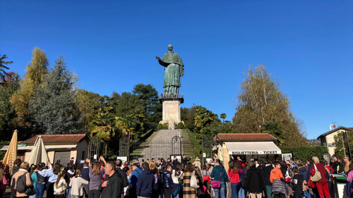 La statua di San Carlo Borromeo ad Arona 