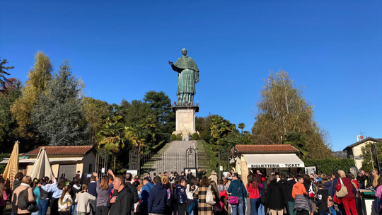 La statua di San Carlo Borromeo ad Arona 