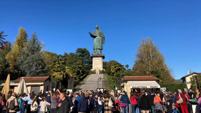 La statua di San Carlo Borromeo ad Arona 